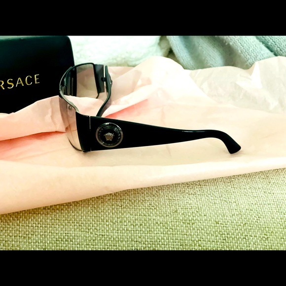 Mens Versace Grey Lenses. Silver hardware. - Picture 3 of 9